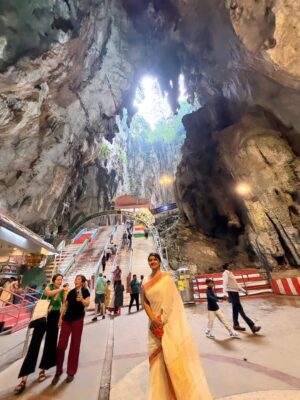 Rachitha Mahalakshmi Instagram - 🦚kandan unai kana dinam oddi varuvaeno......✨️
😇😇😇😇😇😇
#battucaves
#battumurugan