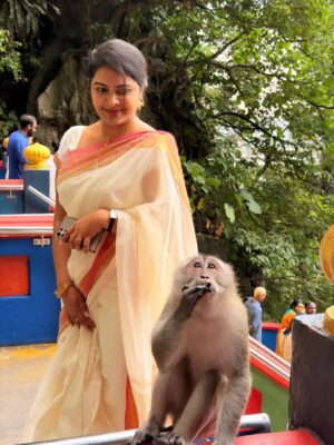 Rachitha Mahalakshmi Instagram - 🦚kandan unai kana dinam oddi varuvaeno......✨️
😇😇😇😇😇😇
#battucaves
#battumurugan