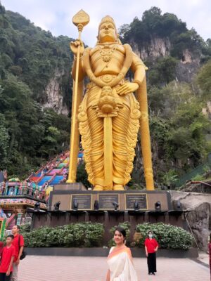 Rachitha Mahalakshmi Instagram - 🦚kandan unai kana dinam oddi varuvaeno......✨️
😇😇😇😇😇😇
#battucaves
#battumurugan