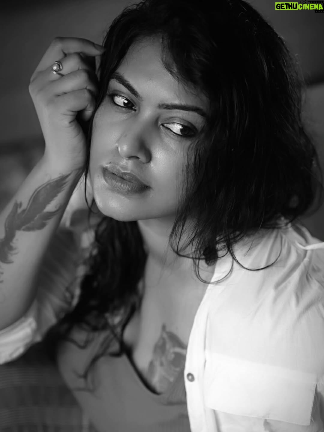 Rachitha Mahalakshmi - 136.2K Likes - Monochrome or Colour...... Just don't forget to be Expressive..... 😉✨️
📸 @gk_.photography._