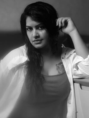 Rachitha Mahalakshmi Instagram - Monochrome or Colour...... Just don't forget to be Expressive..... 😉✨️
📸 @gk_.photography._