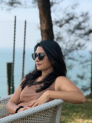 Radhika Pandit Instagram - Funny how the best pictures are always the candid ones. No posing, no pressure. just a very patient friend behind the camera 😅
P.S. thanks for these clicks, Vansh 🩷

#radhikapandit #nimmaRP