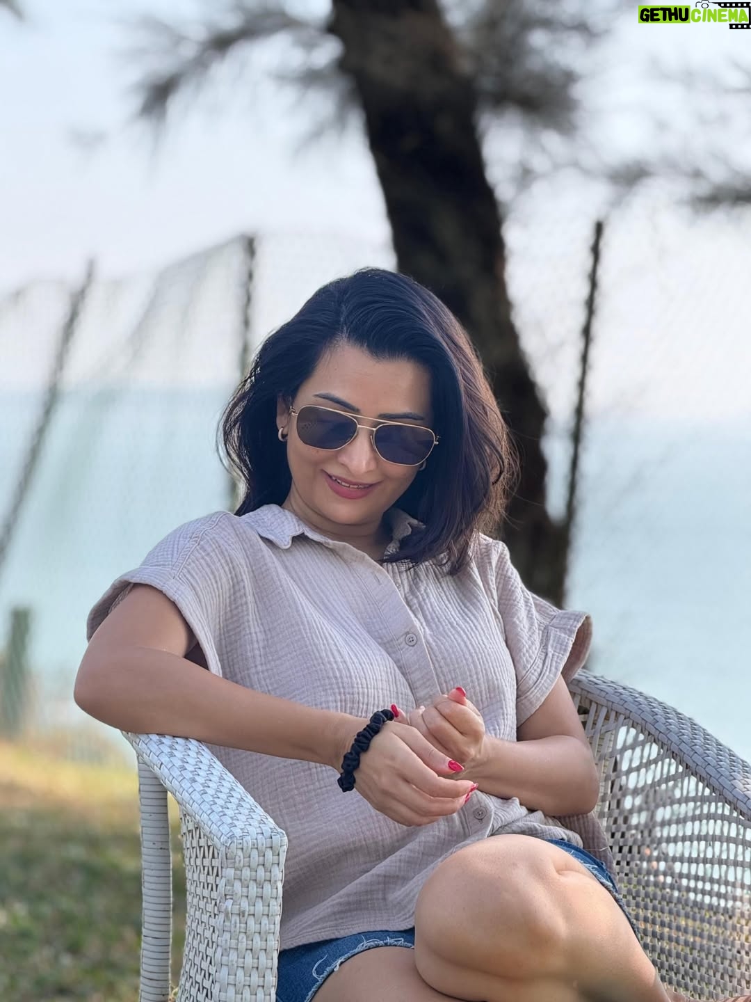 Radhika Pandit - 1.1 Million Likes - Funny how the best pictures are always the candid ones. No posing, no pressure. just a very patient friend behind the camera 😅
P.S. thanks for these clicks, Vansh 🩷

#radhikapandit #nimmaRP