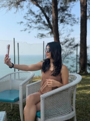 Radhika Pandit Instagram - Funny how the best pictures are always the candid ones. No posing, no pressure. just a very patient friend behind the camera 😅
P.S. thanks for these clicks, Vansh 🩷

#radhikapandit #nimmaRP