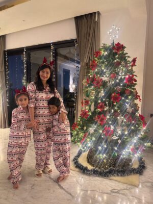 Radhika Pandit Instagram - Tree decoration, matching PJs, hot chocolate and waiting for our Dadda Claus to join us soon 😍

Wishing you all a Merry Christmas and  happy holidays....🧿🤗

#radhikapandit #nimmaRP