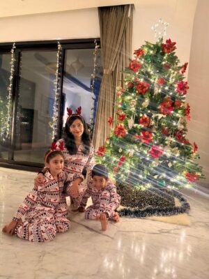 Radhika Pandit Instagram - Tree decoration, matching PJs, hot chocolate and waiting for our Dadda Claus to join us soon 😍

Wishing you all a Merry Christmas and  happy holidays....🧿🤗

#radhikapandit #nimmaRP