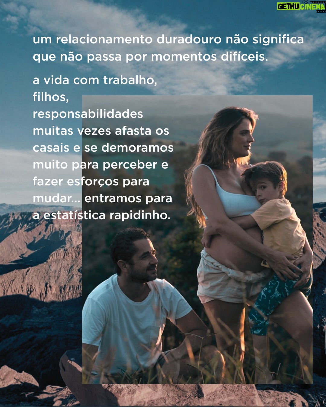 Rafa Brites - 60K Likes - Outro dia eu postei nos stories esse texto e muita gente veio falar comigo. Muitas mulheres, que se veem em momentos difíceis dentro do relacionamento e tem eu e o Felipe como exemplo.
Tem muita coisa que acontece por trás das fotos que vemos Instagram. No nosso caso, muita conversa, muito ajuste… muito “onde podemos melhorar?”
Mas a gente tem essa ideia que conversa difícil envolve crise, briga. Que falar que algumas coisas de repente não vão bem é colocar a relação em risco. 
Sim, as vezes é mais fácil, sair para jantar, tomar um vinho, jogar conversa fora e ignorar alguns incômodos. E vamos varrendo a poeira para baixo do tapete. Deixa para falar quando a situação já não se sustenta mais… e aí entrar para estatística é um pulo.
Mas digo que pensar na relação e entender como as coisas podem ficar melhores é UPGRADE… é manutenção. Concordam?