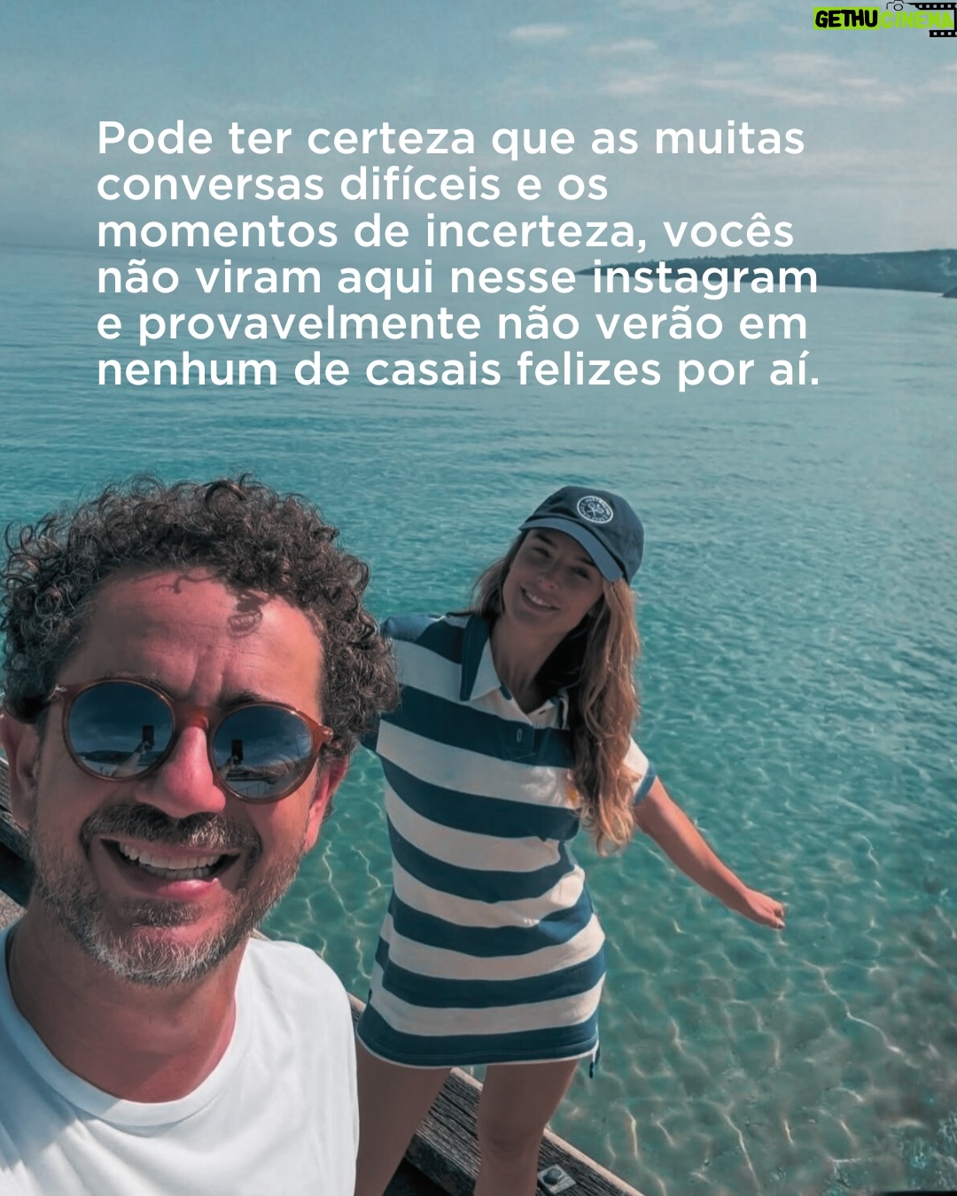Rafa Brites - 60K Likes - Outro dia eu postei nos stories esse texto e muita gente veio falar comigo. Muitas mulheres, que se veem em momentos difíceis dentro do relacionamento e tem eu e o Felipe como exemplo.
Tem muita coisa que acontece por trás das fotos que vemos Instagram. No nosso caso, muita conversa, muito ajuste… muito “onde podemos melhorar?”
Mas a gente tem essa ideia que conversa difícil envolve crise, briga. Que falar que algumas coisas de repente não vão bem é colocar a relação em risco. 
Sim, as vezes é mais fácil, sair para jantar, tomar um vinho, jogar conversa fora e ignorar alguns incômodos. E vamos varrendo a poeira para baixo do tapete. Deixa para falar quando a situação já não se sustenta mais… e aí entrar para estatística é um pulo.
Mas digo que pensar na relação e entender como as coisas podem ficar melhores é UPGRADE… é manutenção. Concordam?