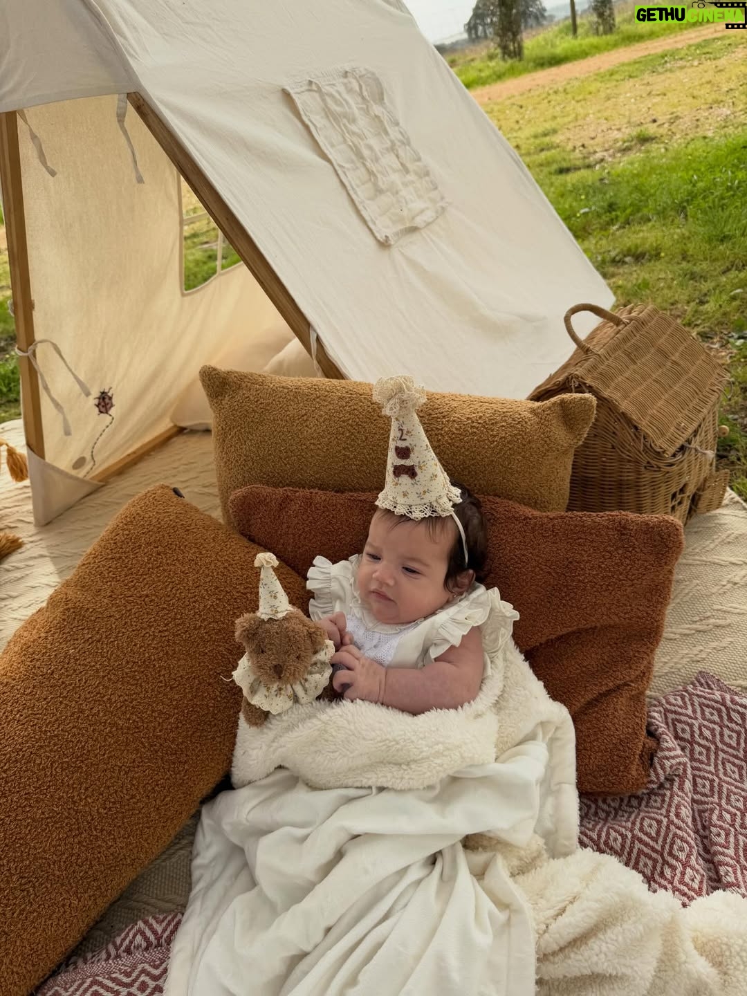 Rafa Kalimann - 615.9K Likes - Piquenique dos seus 2 (fascinantes) meses 🐻 
Te amamos, filha. 

Em um dos meus lugares preferidos do mundo @malhadinhanova @franciscaprpereira