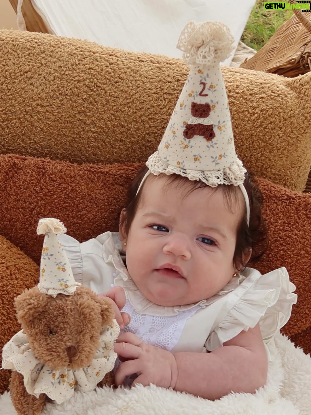 Rafa Kalimann - 615.9K Likes - Piquenique dos seus 2 (fascinantes) meses 🐻 
Te amamos, filha. 

Em um dos meus lugares preferidos do mundo @malhadinhanova @franciscaprpereira