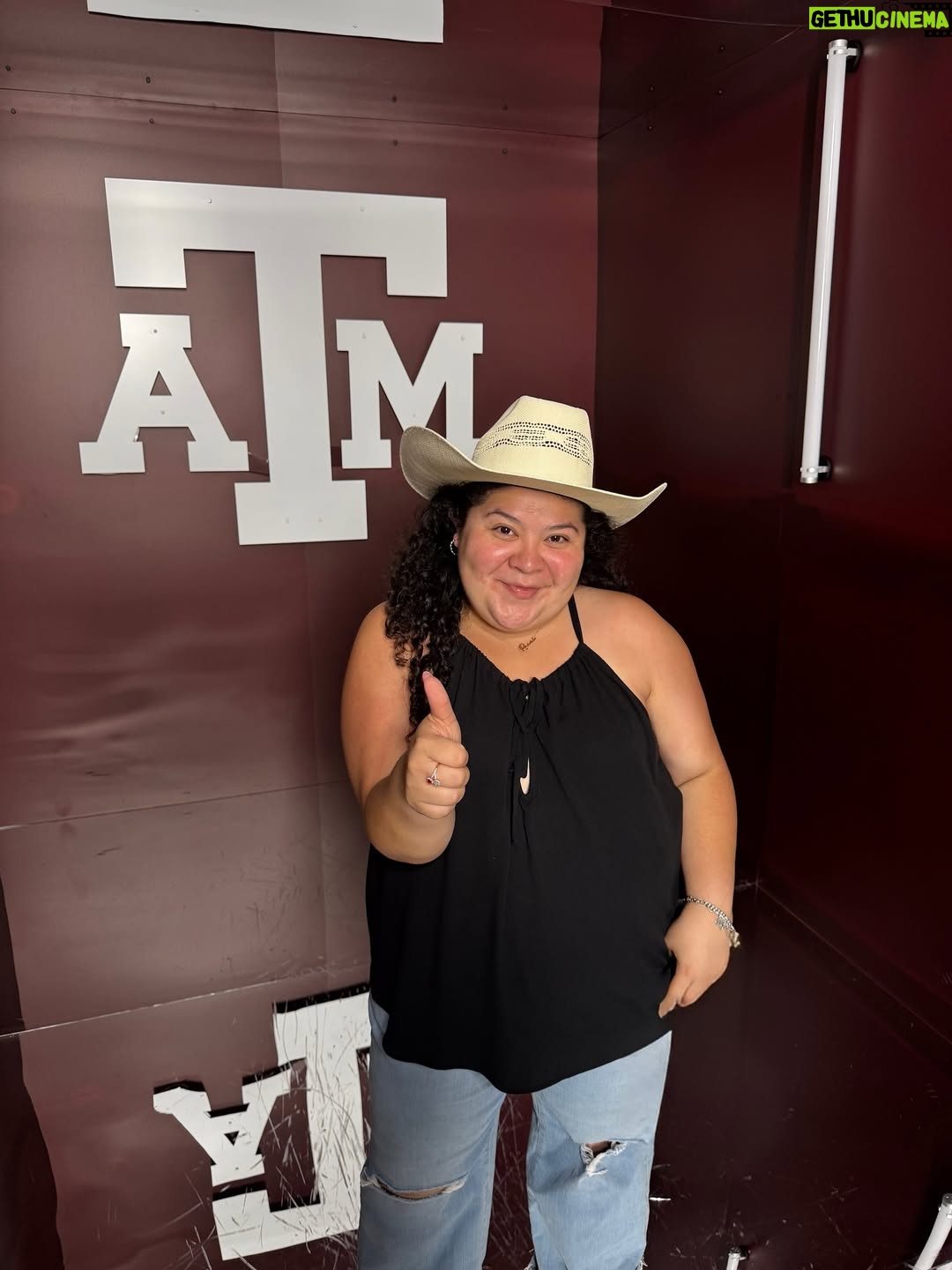 Raini Rodriguez - 97.2K Likes - a little bit of this, a little bit of that 😚