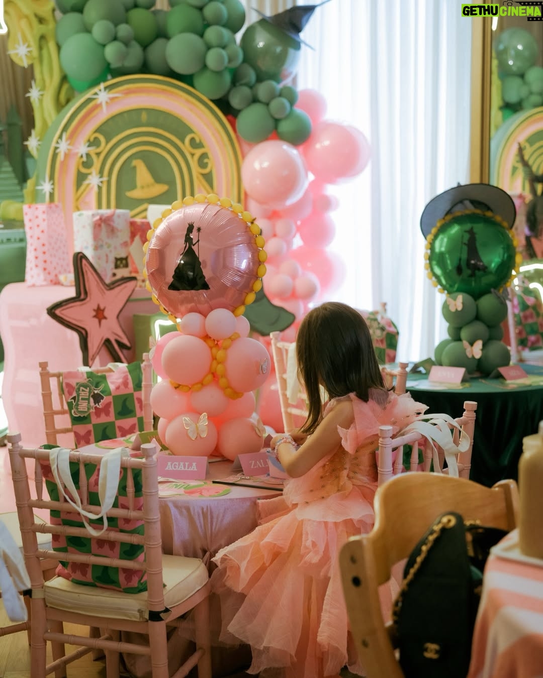 Raisa Andriana - 440.6K Likes - It’s been the privilege of my life to see you blossom, my girl. Happy 7th bday Zawi.. 

Although the real Glinda & Elphaba couldn’t make it, @littlethoughtsplanner made this the best birthday ever, one for our core memory ❤️