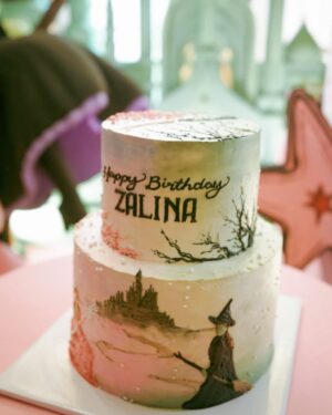 Raisa Andriana Instagram - It’s been the privilege of my life to see you blossom, my girl. Happy 7th bday Zawi.. 

Although the real Glinda & Elphaba couldn’t make it, @littlethoughtsplanner made this the best birthday ever, one for our core memory ❤️