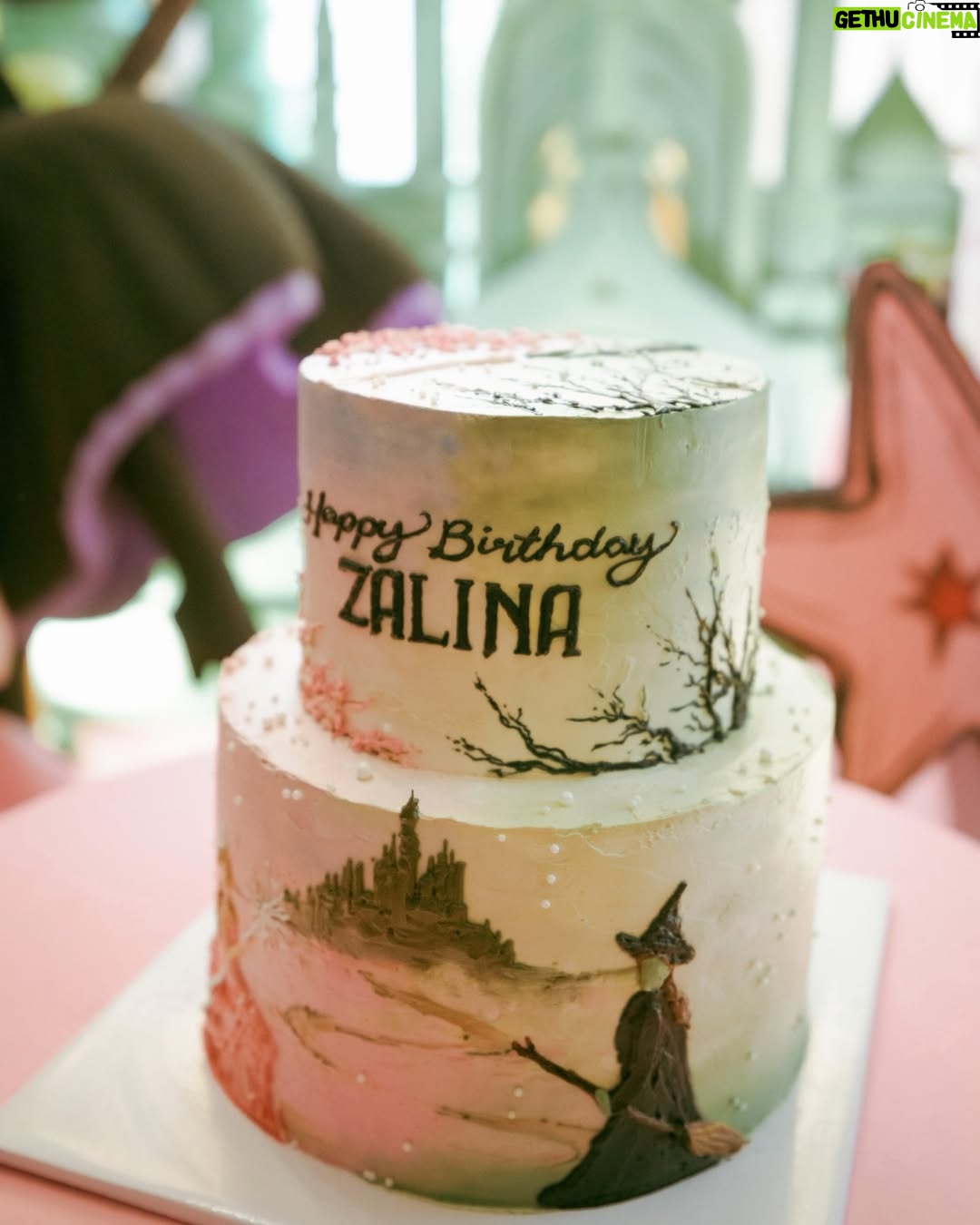Raisa Andriana - 440.6K Likes - It’s been the privilege of my life to see you blossom, my girl. Happy 7th bday Zawi.. 

Although the real Glinda & Elphaba couldn’t make it, @littlethoughtsplanner made this the best birthday ever, one for our core memory ❤️