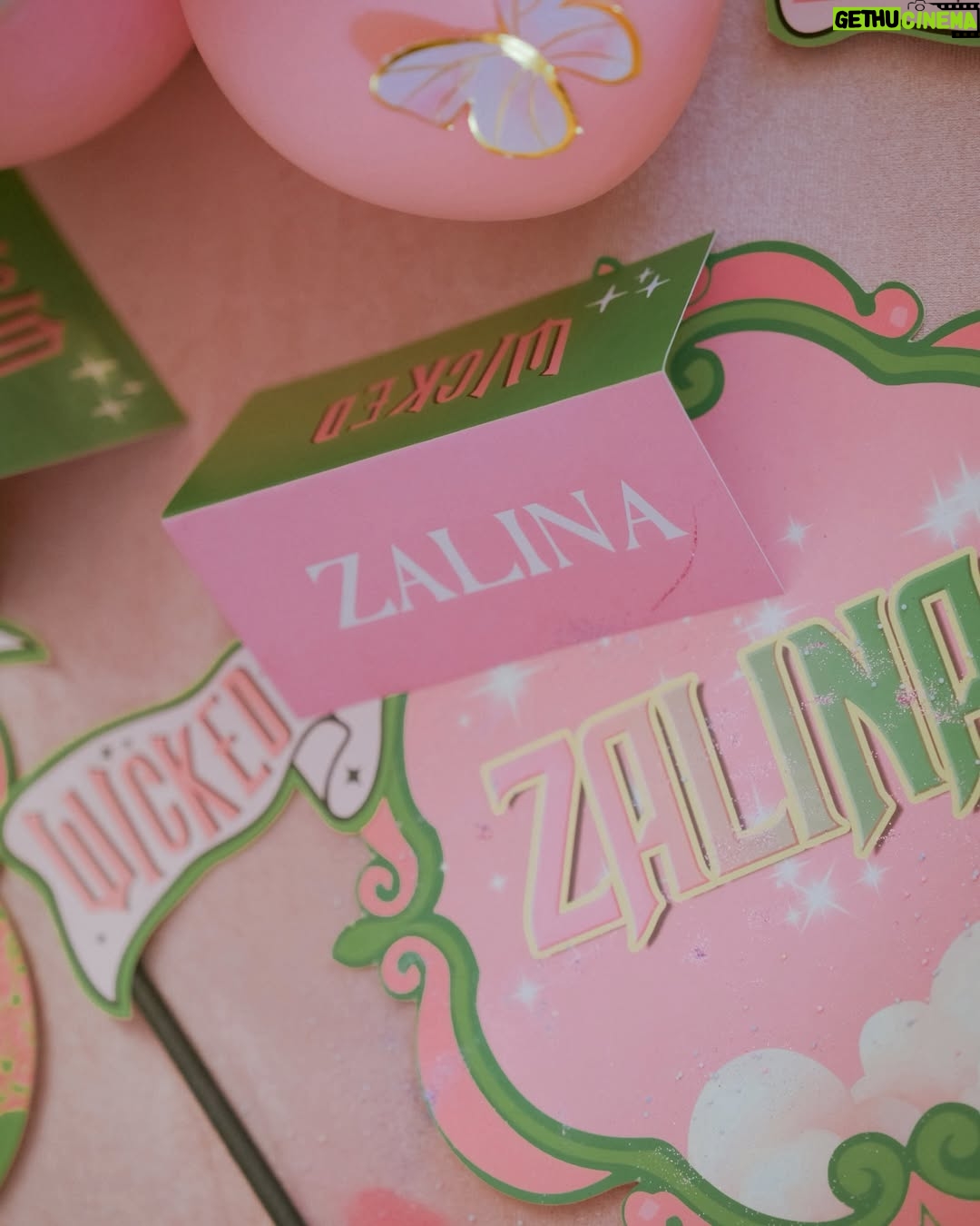 Raisa Andriana - 440.6K Likes - It’s been the privilege of my life to see you blossom, my girl. Happy 7th bday Zawi.. 

Although the real Glinda & Elphaba couldn’t make it, @littlethoughtsplanner made this the best birthday ever, one for our core memory ❤️