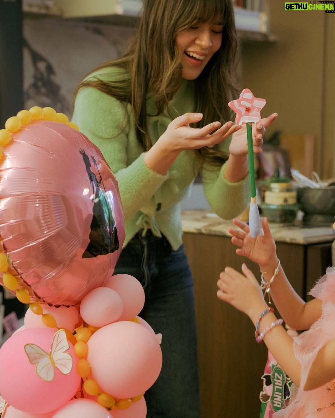 Raisa Andriana - 440.6K Likes - It’s been the privilege of my life to see you blossom, my girl. Happy 7th bday Zawi.. 

Although the real Glinda & Elphaba couldn’t make it, @littlethoughtsplanner made this the best birthday ever, one for our core memory ❤️