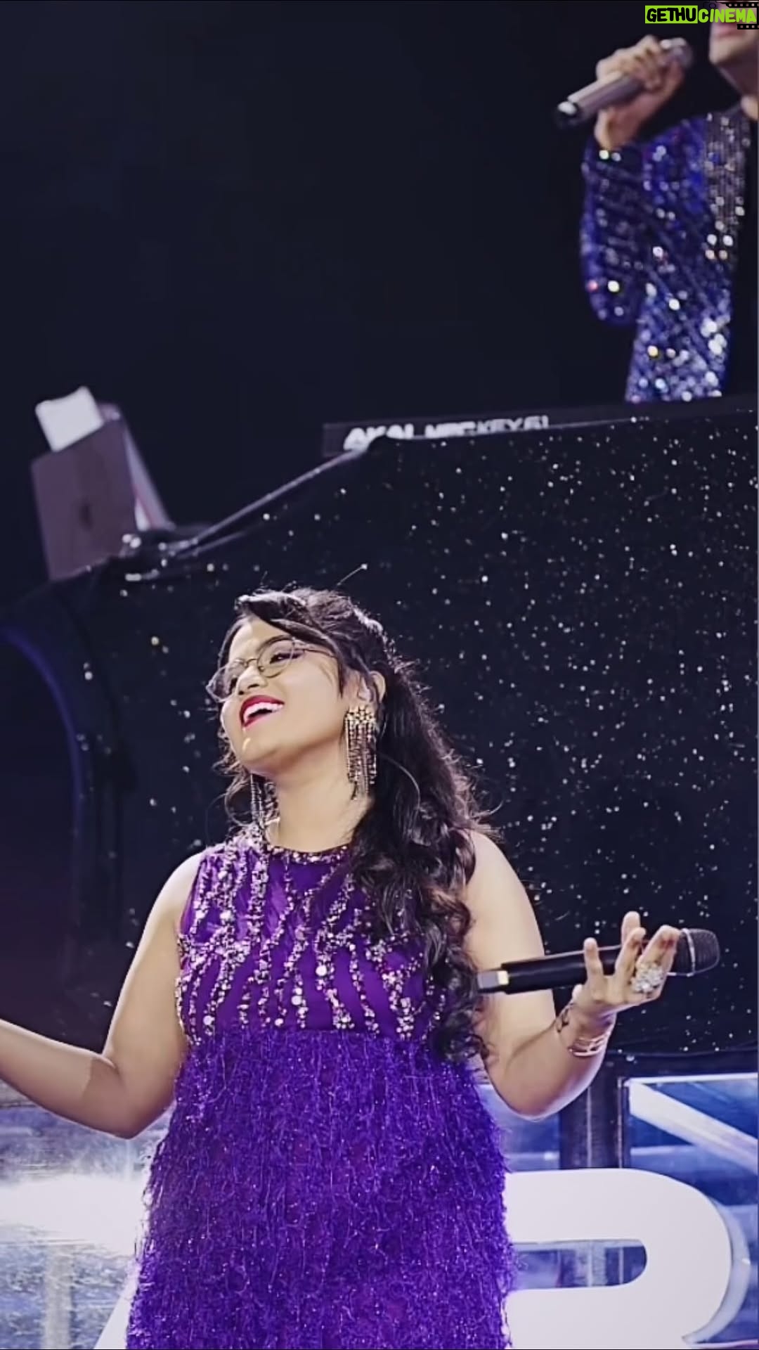 Rakshita Suresh - 33.3K Likes - ..that dreamy evening 💜🧿🤌🏼 when 40,000  hearts sang along! ✨
#gratitude 🫶🏼 @arrahman 

mixed by @frankinsim 🎛️