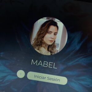 Rami Herrera Instagram - cuando Mabel llegó, pensé que no iba a ser capaz de interpretarla. que no tenía el peso que necesitaba para pararme al lado de @majidaissa @julianroman1 @lavelezoficial @carmenzagomez53 @juanfernandosanchezv @geraldinezivic … y que no iba a poder escalar esa montaña gigante que tenía al frente. me tocaba creer en mí, algo que no había hecho antes. no tuve de otra que disponerme en cuerpo y alma a esta historia. y así fue. fue valioso encontrarme con compañeros generosos que dejan el corazón en cada escena y que lo hicieron todo más fácil.

Mabel me regaló coraje y valentía. fue un viaje de emociones intensas. en el que no era la única pasajera. gracias a todo el equipo que hizo posible esto. gracias por la entrega y el amor. gracias @luchosierra por cuidarme en cada escena. y a #RodrigoLalinde por bautizarme Mambel💥

@mariaibaneztalentmanager a ti siempre, gracias!

desde hoy, a las 8:00pm podrán ver #LaSustituta por el @canalrcn ❤️‍🔥