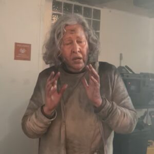 Rami Herrera Instagram - cuando Mabel llegó, pensé que no iba a ser capaz de interpretarla. que no tenía el peso que necesitaba para pararme al lado de @majidaissa @julianroman1 @lavelezoficial @carmenzagomez53 @juanfernandosanchezv @geraldinezivic … y que no iba a poder escalar esa montaña gigante que tenía al frente. me tocaba creer en mí, algo que no había hecho antes. no tuve de otra que disponerme en cuerpo y alma a esta historia. y así fue. fue valioso encontrarme con compañeros generosos que dejan el corazón en cada escena y que lo hicieron todo más fácil.

Mabel me regaló coraje y valentía. fue un viaje de emociones intensas. en el que no era la única pasajera. gracias a todo el equipo que hizo posible esto. gracias por la entrega y el amor. gracias @luchosierra por cuidarme en cada escena. y a #RodrigoLalinde por bautizarme Mambel💥

@mariaibaneztalentmanager a ti siempre, gracias!

desde hoy, a las 8:00pm podrán ver #LaSustituta por el @canalrcn ❤️‍🔥
