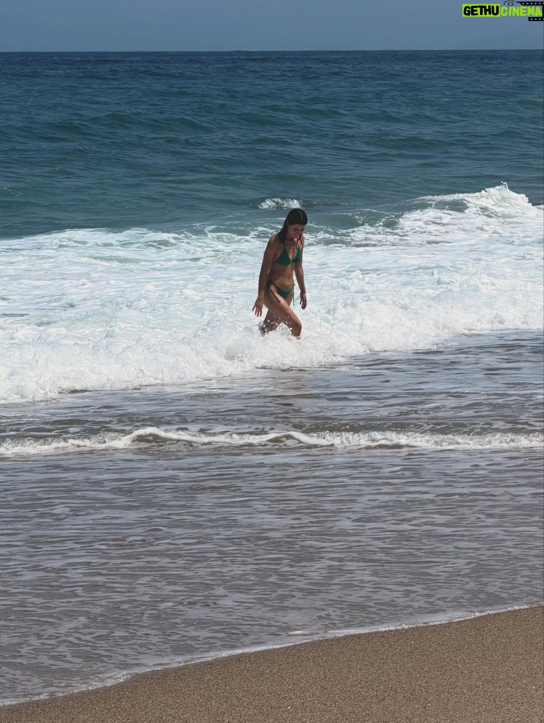 Rami Herrera - 670 Likes - si existe la reencarnación, elegiría nacer río para desembocar en el mar 🤍