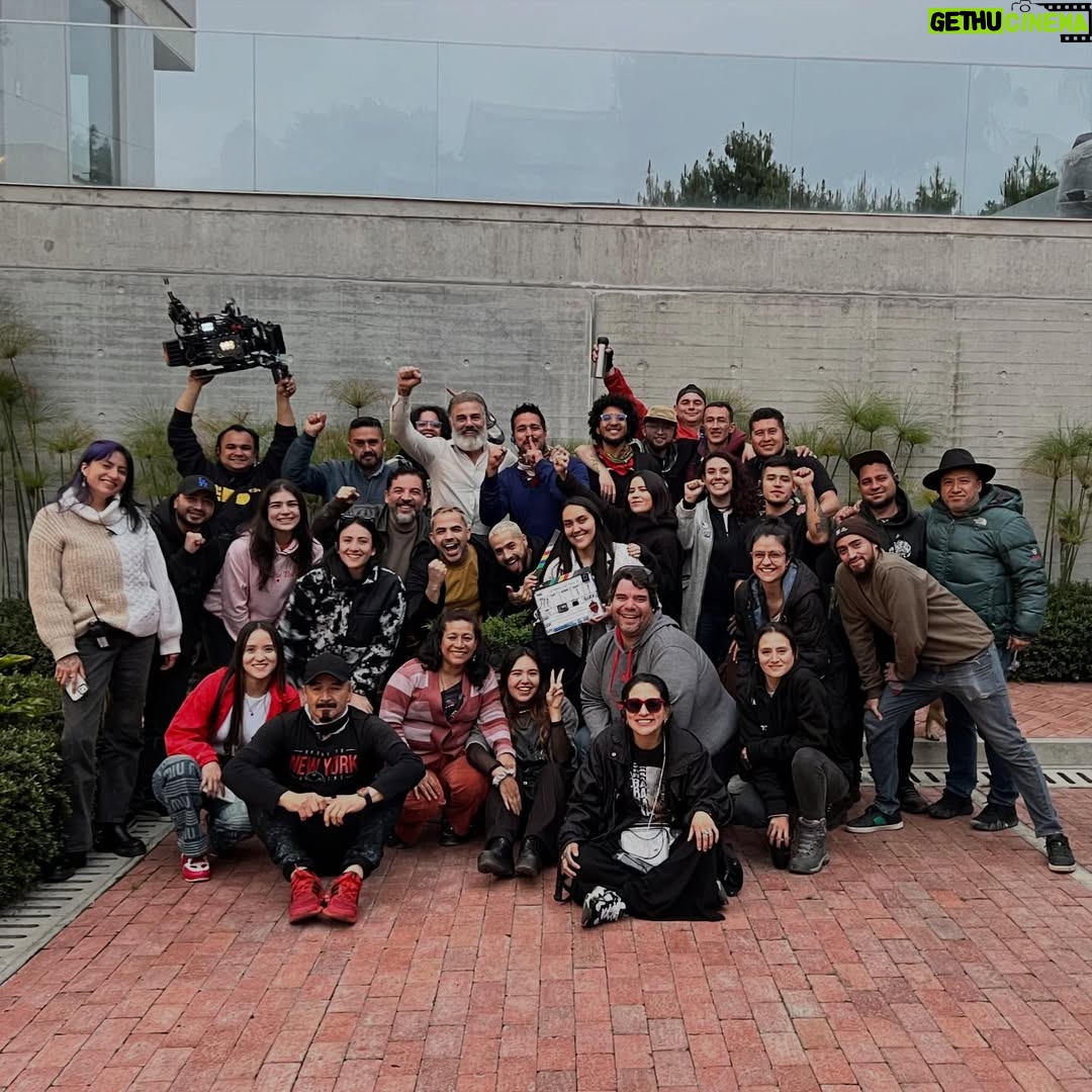 Rami Herrera - 0.9K Likes - que la magia del flow nos abrace siempre 🤍

a mi ardilla, gracias por retarme, por llevarme a terrenos desconocidos y vivir en éxtasis todas las emociones.
a mi compañero en este viaje @manoloalzamora , gracias por nunca soltarme.
a los que lo hicieron posible, al equipo que la dio TODA, siempre gracias, infinitas gracias.

La Reina del Flow 3
A las 9:30pm por @caracoltv 
Y disponible en @netflix
#LRDF3