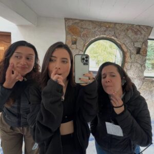 Rami Herrera Instagram - que la magia del flow nos abrace siempre 🤍

a mi ardilla, gracias por retarme, por llevarme a terrenos desconocidos y vivir en éxtasis todas las emociones.
a mi compañero en este viaje @manoloalzamora , gracias por nunca soltarme.
a los que lo hicieron posible, al equipo que la dio TODA, siempre gracias, infinitas gracias.

La Reina del Flow 3
A las 9:30pm por @caracoltv 
Y disponible en @netflix
#LRDF3