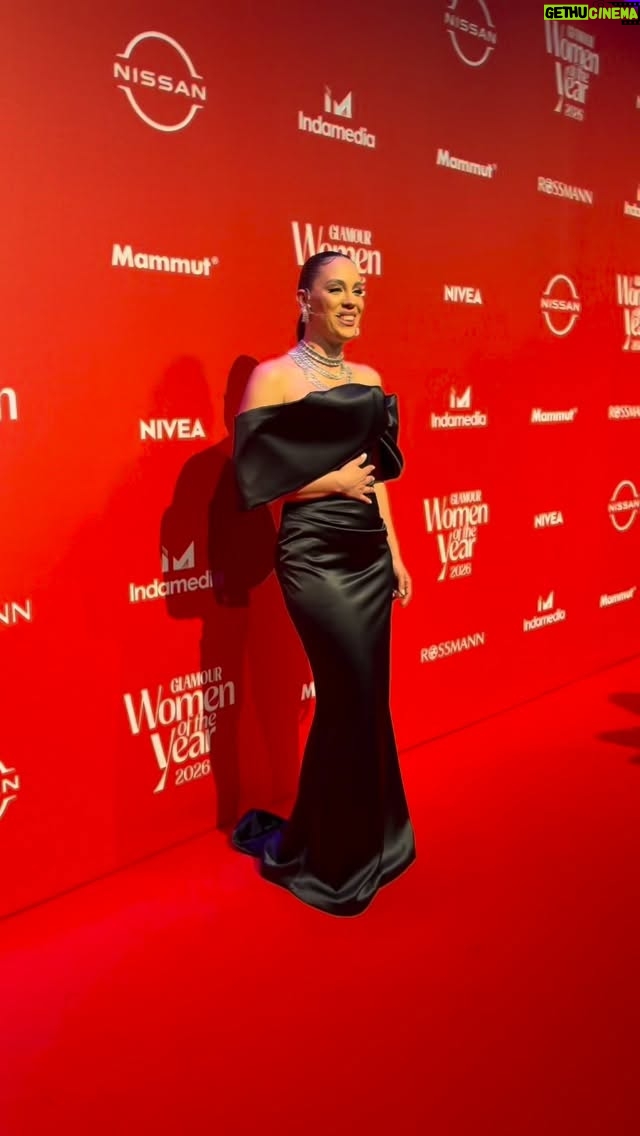 Ramóna Kiss - 890 Likes - Glamour Gála 2026 ✨
@glamourhungary 

Szívből hálás vagyok, hogy mi készíthettük a műsorvezető ruháját erre a különleges estére. 🥰

Drága @ramona_kiss ,köszönöm a bizalmadat, és azt, hogy újra és újra inspirálsz – nemcsak alkotóként, hanem emberként is. 💫 💖
💄: @fibikassai 
💇‍♀️: @kozmanorbi