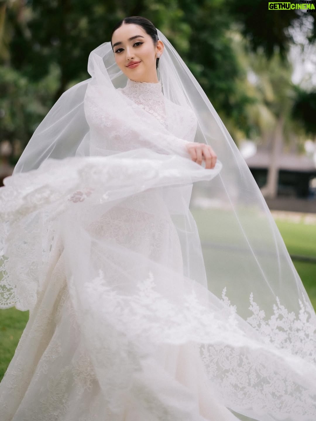 Ranty Maria - 352.4K Likes - my dream wedding look 🤍 

wedding dress @hiantjen 
make up @andychunmakeup 
hair do @ayuhairstylist 
stylist @wanda_haraa 
jewelry @adellejewellery 
custom heels @arlenne_weddingshoes
.
captured by @venemapictures @abcdamar_ @natanaelyefta