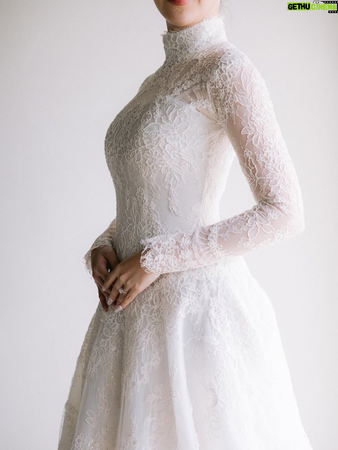 Ranty Maria - 352.4K Likes - my dream wedding look 🤍 

wedding dress @hiantjen 
make up @andychunmakeup 
hair do @ayuhairstylist 
stylist @wanda_haraa 
jewelry @adellejewellery 
custom heels @arlenne_weddingshoes
.
captured by @venemapictures @abcdamar_ @natanaelyefta