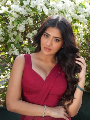 Rashi Singh Instagram - Dil tujh pe fida ♥️ 
#rawpictures 

Styled by - @shalu_jaiswani 
Outfit - @house_of_shlok
Makeup:- @reshma.makeupandhair 
Hair :- @arkaa_makeovers
Location :- @alwayssundayindia
pc:- @tdf.studioz