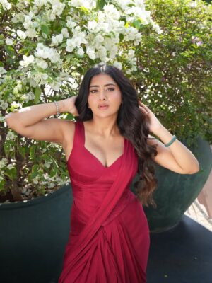 Rashi Singh Instagram - Dil tujh pe fida ♥️ 
#rawpictures 

Styled by - @shalu_jaiswani 
Outfit - @house_of_shlok
Makeup:- @reshma.makeupandhair 
Hair :- @arkaa_makeovers
Location :- @alwayssundayindia
pc:- @tdf.studioz