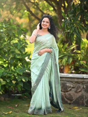 Rashmi Anpat Instagram - ✨🫶
.
 #photography #wedding #prettygirl #curlyhairgirl #rashmianpat