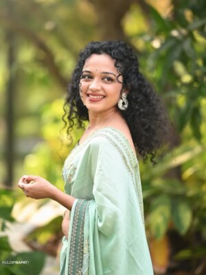 Rashmi Anpat Instagram - ✨🫶
.
 #photography #wedding #prettygirl #curlyhairgirl #rashmianpat