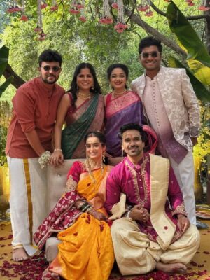 Rashmi Anpat Instagram - Sid चं लग्न..💃🏼🎊♥️
@siddharthkhirid ♥️ @dr.mdb21 😘

#sidkihuimai #cutestcouple #stayblessed😇 #weddingphotography #happiness #vibes #friendsforever