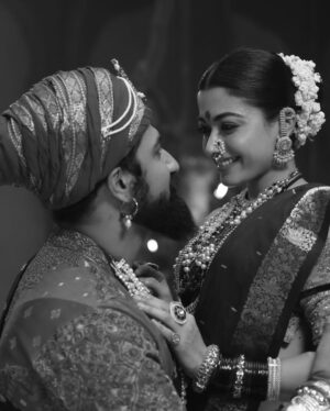 Rashmika Mandanna Instagram - Going down memory lane today… 🤍 What a special film this was.. 🙏🏻
Truly truly grateful!🙏🏻

So much love to Dinoo sir, @laxman.utekar sir, @vickykaushal09 and the entire @maddockfilms family.. 🫶🏻

THANK YOU! 🤍