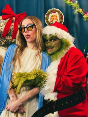 Raven-Symoné Instagram - it’s giving, “don we now our gay apparel” • happy christmas • happy holidays • hny !! watch @itstteattime to see mary   the grinch   2 surprise gifts !! xx, the pearman - madays 

ps. amazing grinch makeup done by @brittanylessard 💚💚