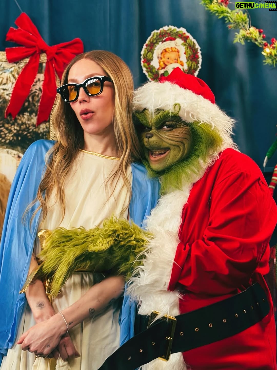 Raven-Symoné - 24.8K Likes - it’s giving, “don we now our gay apparel” • happy christmas • happy holidays • hny !! watch @itstteattime to see mary   the grinch   2 surprise gifts !! xx, the pearman - madays 

ps. amazing grinch makeup done by @brittanylessard 💚💚