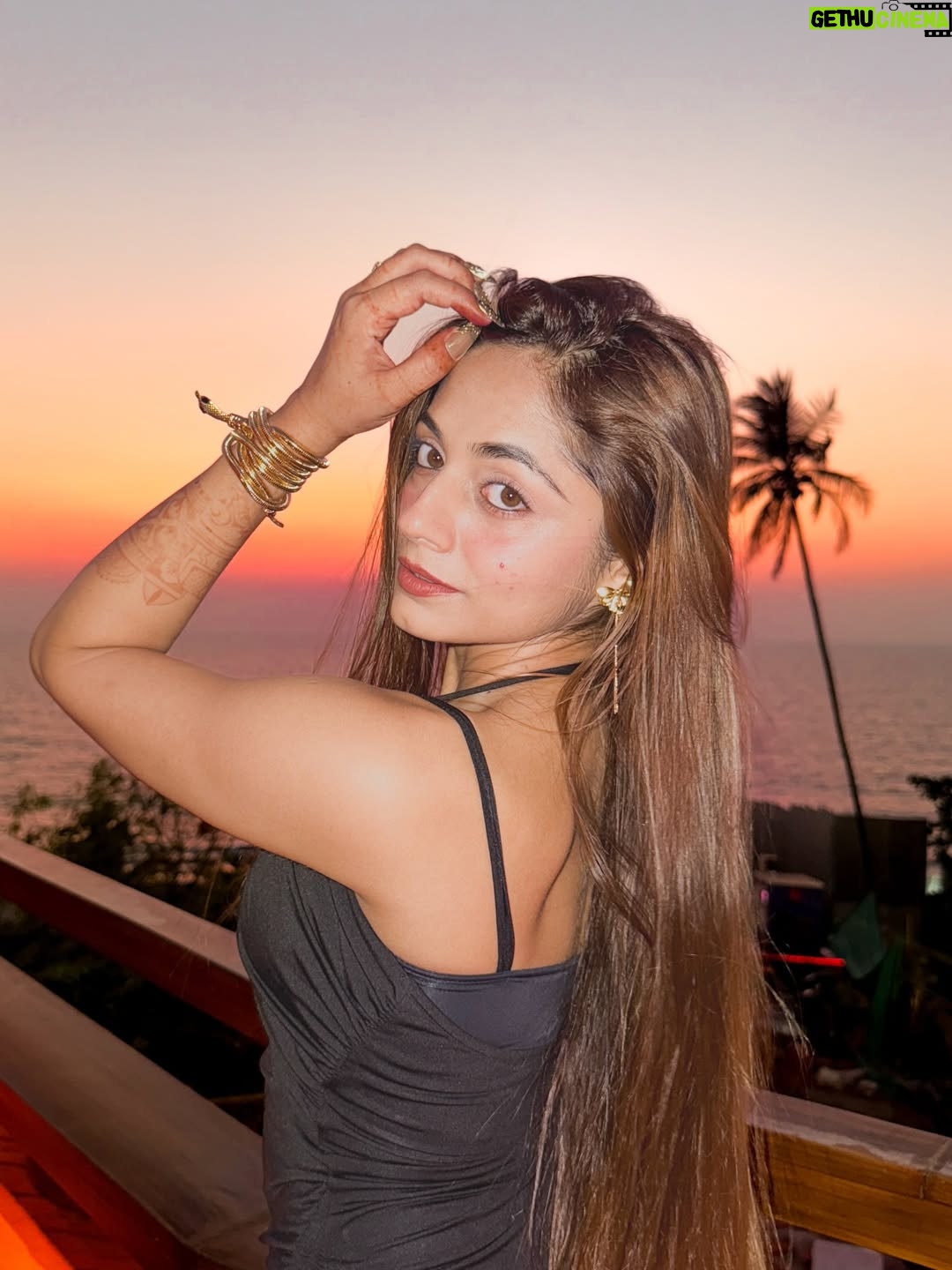 Ravina tekwani - 1.4K Likes - @titliegoa was such a vibe 🥂🌅 
From Food to music to serene sunset views Titlie has it all ✨🫶🏻 
.
.
.
.
#indianinfluencer #goacafe #goavibes 
Famous cafes in goa famous sunset places in goa sundowner cafes in goa goa tourism goa fun