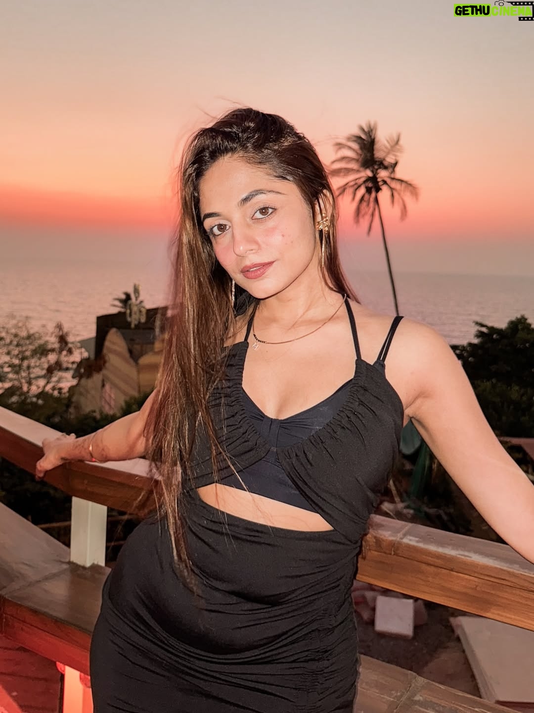 Ravina tekwani - 1.4K Likes - @titliegoa was such a vibe 🥂🌅 
From Food to music to serene sunset views Titlie has it all ✨🫶🏻 
.
.
.
.
#indianinfluencer #goacafe #goavibes 
Famous cafes in goa famous sunset places in goa sundowner cafes in goa goa tourism goa fun