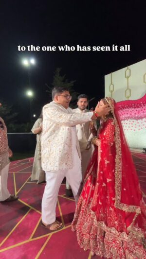 Ravina tekwani Instagram - Hum Panch, hum bhai bahen, HUM. 
.
.
.
Sab negotiable hai bas hum panch ka dur hona non-negotiable hai ❤️ 
.
.
.
Wedding BTS: @tiedinframes 
#siblings #indianfamily #sibling #bond 

Siblings, indian siblings bond, bhai behan, sibling bond, Indian family