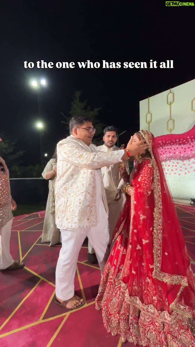 Ravina tekwani - 1.1K Likes - Hum Panch, hum bhai bahen, HUM. 
.
.
.
Sab negotiable hai bas hum panch ka dur hona non-negotiable hai ❤️ 
.
.
.
Wedding BTS: @tiedinframes 
#siblings #indianfamily #sibling #bond 

Siblings, indian siblings bond, bhai behan, sibling bond, Indian family