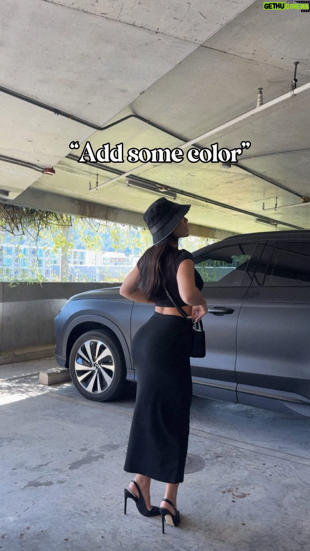 Rebecca Chen - 40.9K Likes - 😝✌️

#allblacktrend