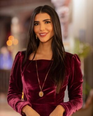 Reem Samy Instagram - النهاردة هتقابلوا شخصية جديدة قريبة لقلبي 💙
هِمّة الجوهري في مسلسل "علي كلاي"
إنتاج سينرجي – تامر مرسي
إخراج محمد عبد السلام 
كل سنة وأنتم طيبين 🤍🤍🤍