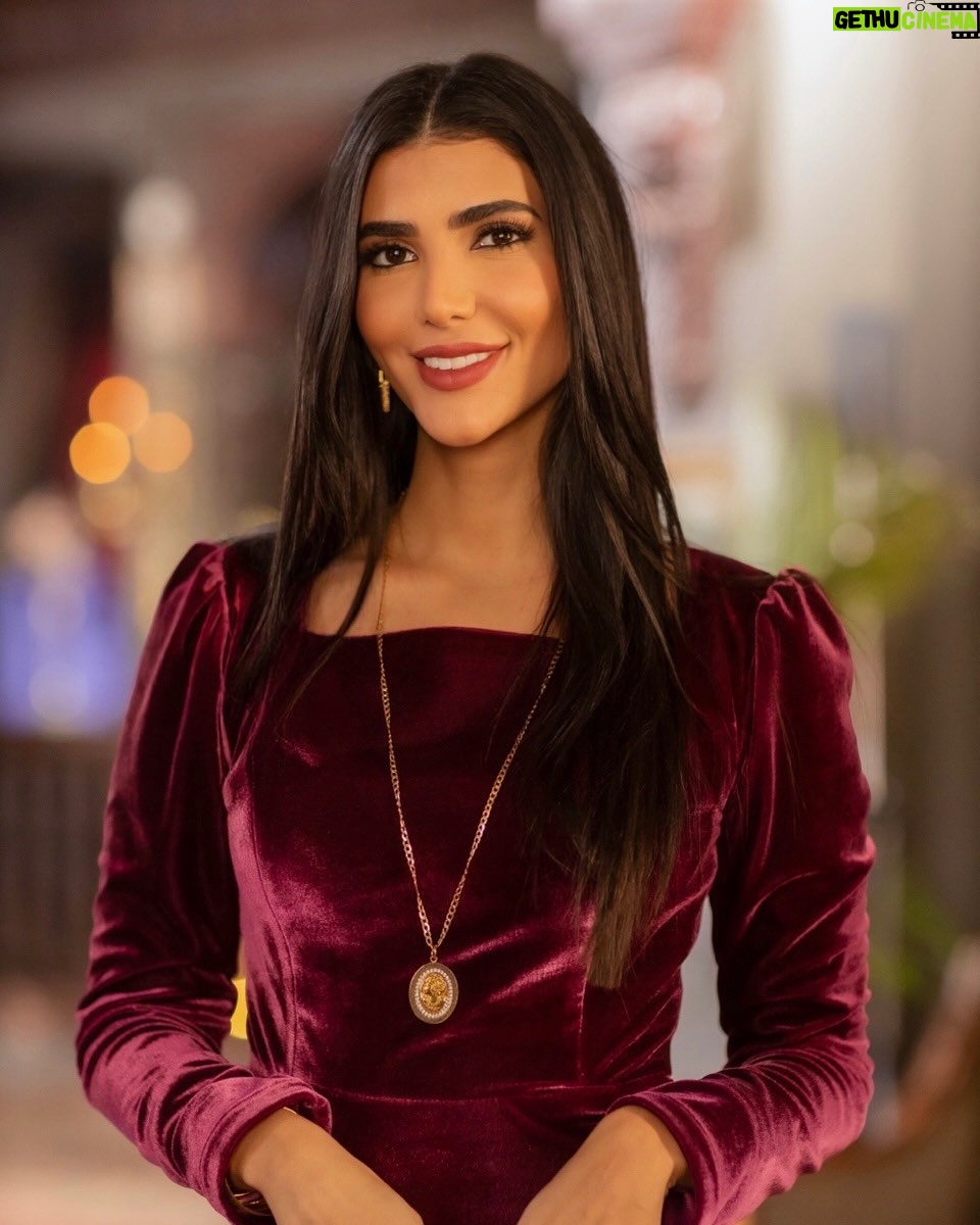 Reem Samy - 13.8K Likes - النهاردة هتقابلوا شخصية جديدة قريبة لقلبي 💙
هِمّة الجوهري في مسلسل "علي كلاي"
إنتاج سينرجي – تامر مرسي
إخراج محمد عبد السلام 
كل سنة وأنتم طيبين 🤍🤍🤍
