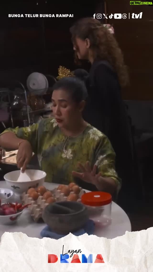 Reen Rahim - 23.8K Likes - Adoi dua beranak masuk air ni 😂

Bunga Telur Bunga Rampai | Akan datang di TV1

#LayanDrama di TV1. Follow kami. Confirm tak terlepas drama best.

#tv1 #tv1anotherlevel #ramadan2026 #bungatelurbungarampai