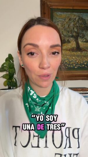 Regina Blandón Instagram - Que la vergüenza cambie de bando. 💜💚 @directorio.morado
Si viviste vio!enci4 s3xu4l y/o de género, no tienes que buscar ayuda solx. Aquí tienes psicólogxs, asociaciones y recursos para apoyarte 💜. Comparte y guarda. #8M #ReddeApoyo #NiUnaMenos #DirectorioMorado #Feminismo