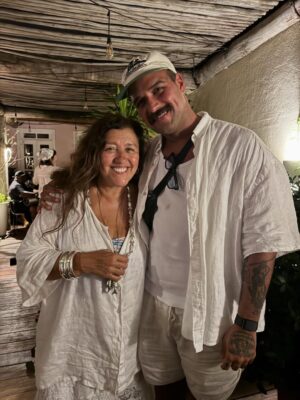 Regina Casé Instagram - Yemanjá da Preguiça!
#tbt dessa festa que até agora reverbera em nossos corações!
na feira,aqui em casa,no Dique, no Cortejo ,no mar...
a cada segundo vem à memória um momento mais lindo que o outro...
assim como esse carrossel que você está rodando...
todo dia chegam mais e mais imagens dos amigos,de gente que se  juntou a nós nas ruas...
10 anos do nosso Cortejo e cada vez fica melhor!
Sempre na madrugada do dia 1 para o dia 2 de fevereiro🤍
Você já veio à nossa festa alguma vez?