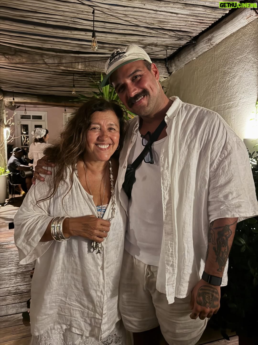 Regina Casé - 43.7K Likes - Yemanjá da Preguiça!
#tbt dessa festa que até agora reverbera em nossos corações!
na feira,aqui em casa,no Dique, no Cortejo ,no mar...
a cada segundo vem à memória um momento mais lindo que o outro...
assim como esse carrossel que você está rodando...
todo dia chegam mais e mais imagens dos amigos,de gente que se  juntou a nós nas ruas...
10 anos do nosso Cortejo e cada vez fica melhor!
Sempre na madrugada do dia 1 para o dia 2 de fevereiro🤍
Você já veio à nossa festa alguma vez?