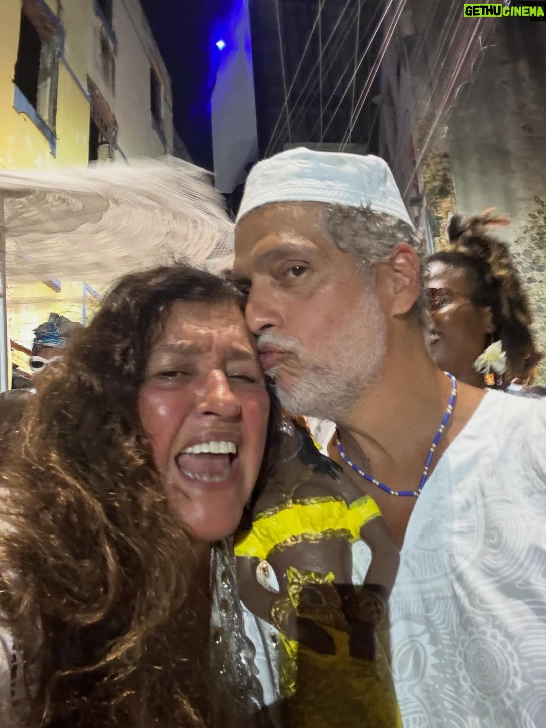 Regina Casé - 43.7K Likes - Yemanjá da Preguiça!
#tbt dessa festa que até agora reverbera em nossos corações!
na feira,aqui em casa,no Dique, no Cortejo ,no mar...
a cada segundo vem à memória um momento mais lindo que o outro...
assim como esse carrossel que você está rodando...
todo dia chegam mais e mais imagens dos amigos,de gente que se  juntou a nós nas ruas...
10 anos do nosso Cortejo e cada vez fica melhor!
Sempre na madrugada do dia 1 para o dia 2 de fevereiro🤍
Você já veio à nossa festa alguma vez?