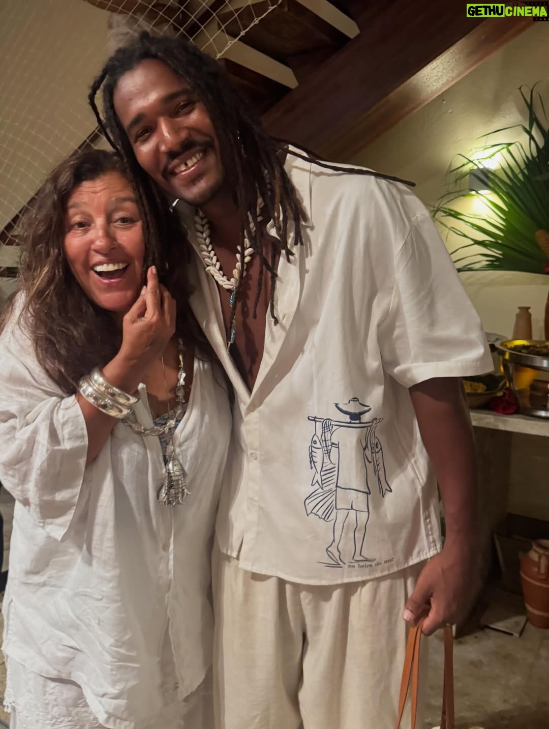 Regina Casé - 43.7K Likes - Yemanjá da Preguiça!
#tbt dessa festa que até agora reverbera em nossos corações!
na feira,aqui em casa,no Dique, no Cortejo ,no mar...
a cada segundo vem à memória um momento mais lindo que o outro...
assim como esse carrossel que você está rodando...
todo dia chegam mais e mais imagens dos amigos,de gente que se  juntou a nós nas ruas...
10 anos do nosso Cortejo e cada vez fica melhor!
Sempre na madrugada do dia 1 para o dia 2 de fevereiro🤍
Você já veio à nossa festa alguma vez?